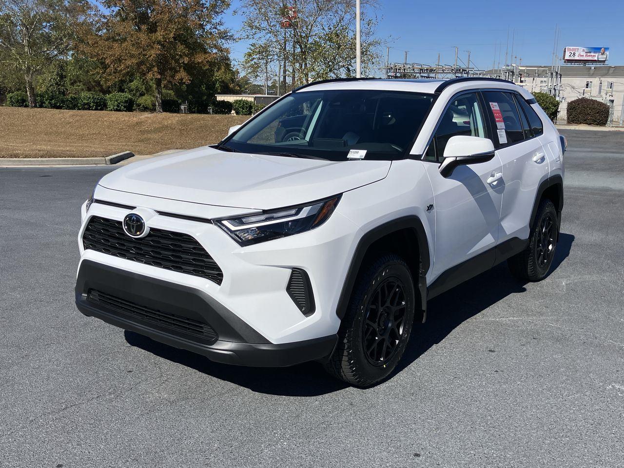 2025 Toyota RAV4 XLE's photo