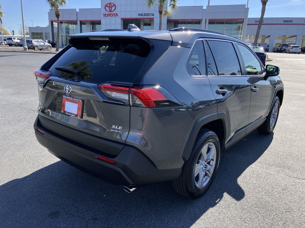 2025 Toyota RAV4 Hybrid XLE photo 4