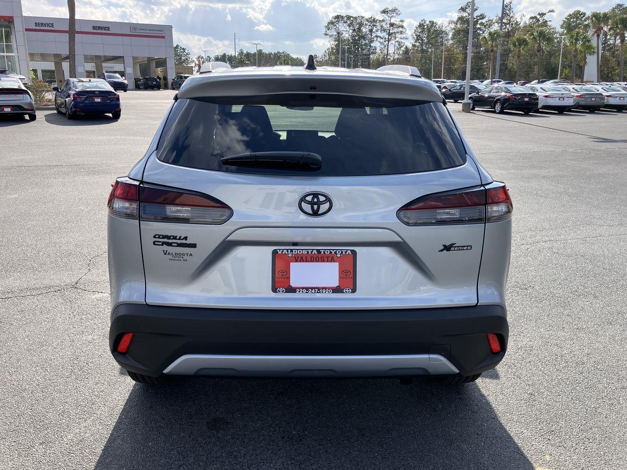 2026 Toyota Corolla Cross LE photo 4