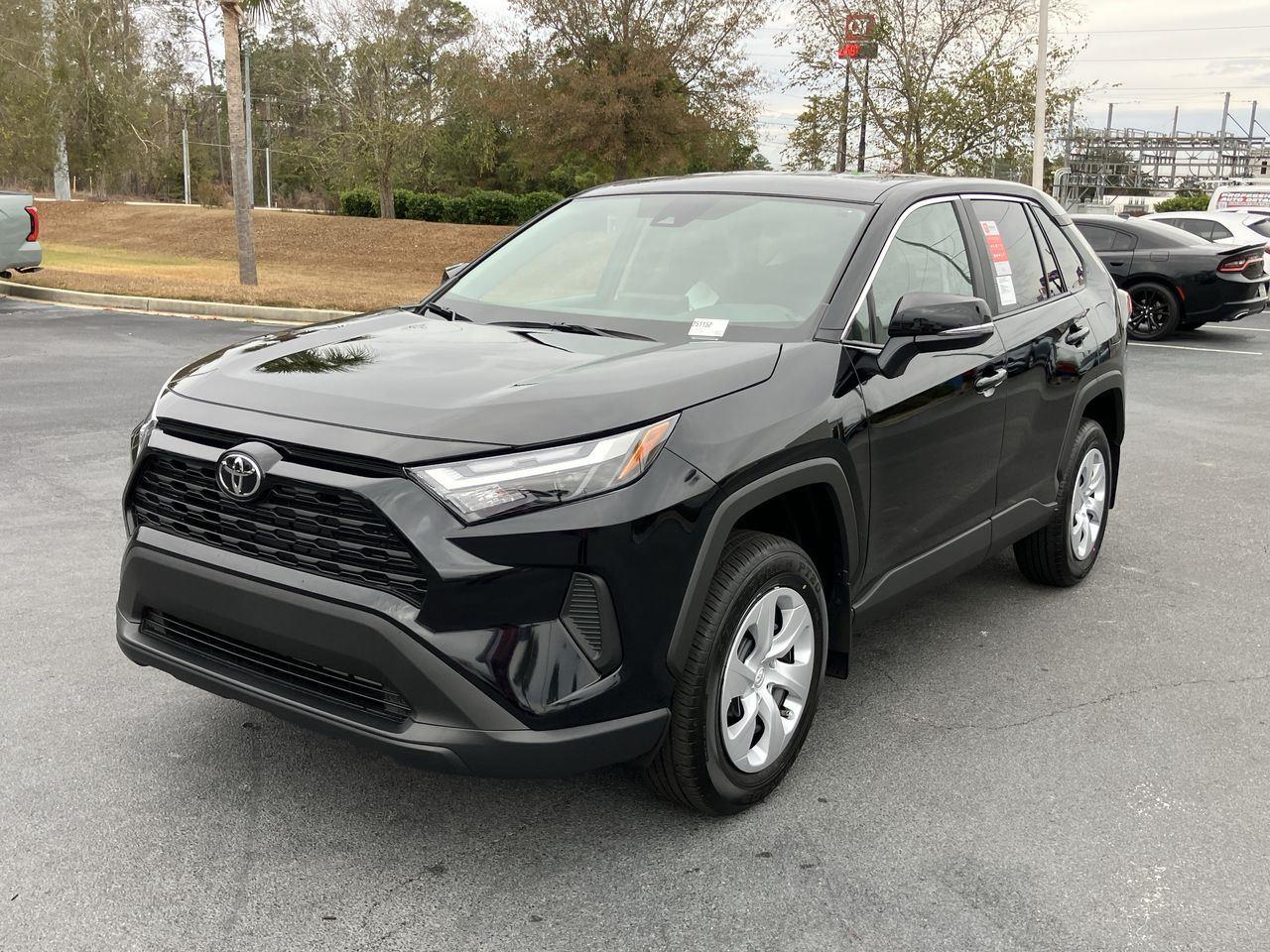 2025 Toyota RAV4 LE's photo
