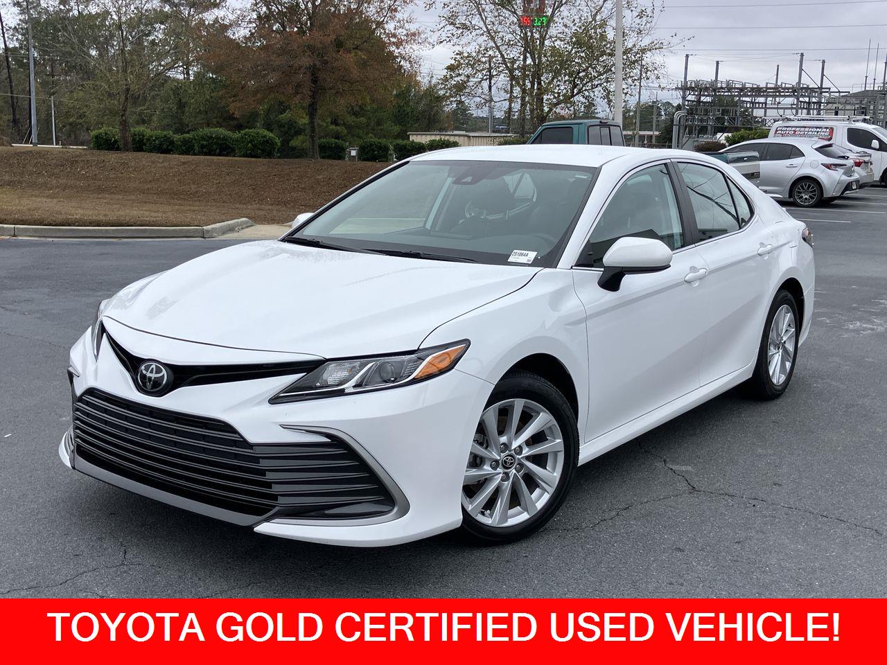 2024 Toyota Camry LE's photo