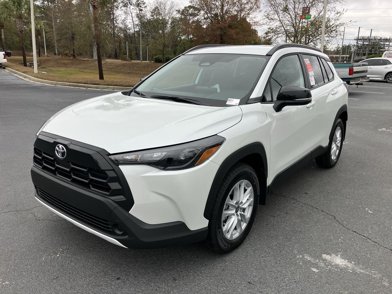 2026 Toyota Corolla Cross LE's photo