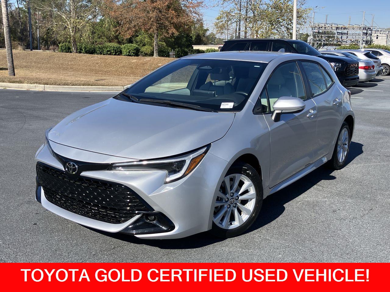 2023 Toyota Corolla Hatchback SE's photo