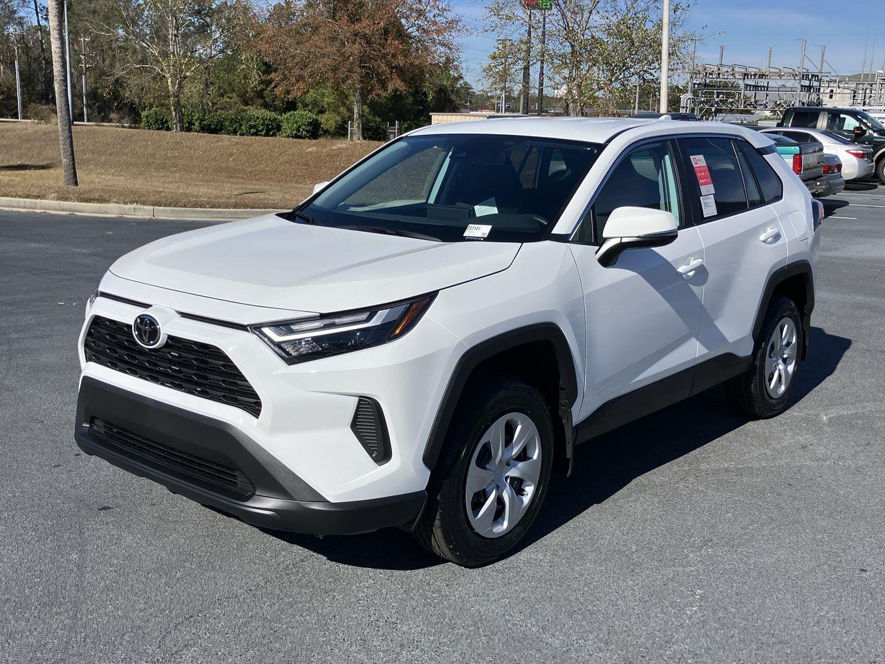2025 Toyota RAV4 LE's photo