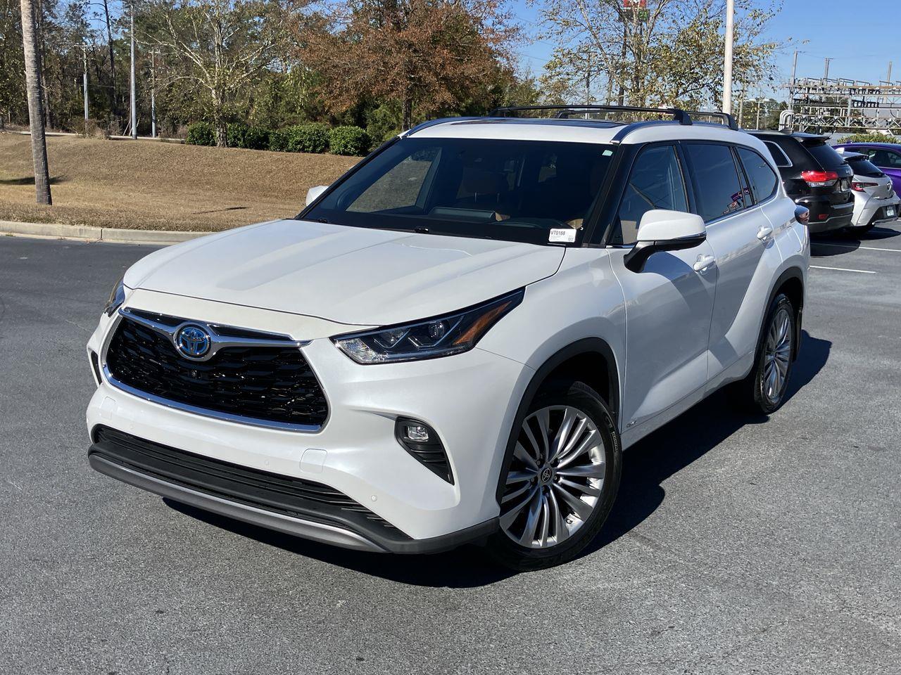 2022 Toyota Highlander Platinum's photo