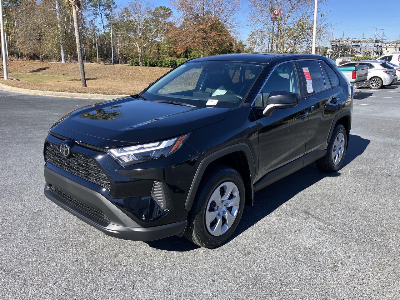 2025 Toyota RAV4 LE's photo