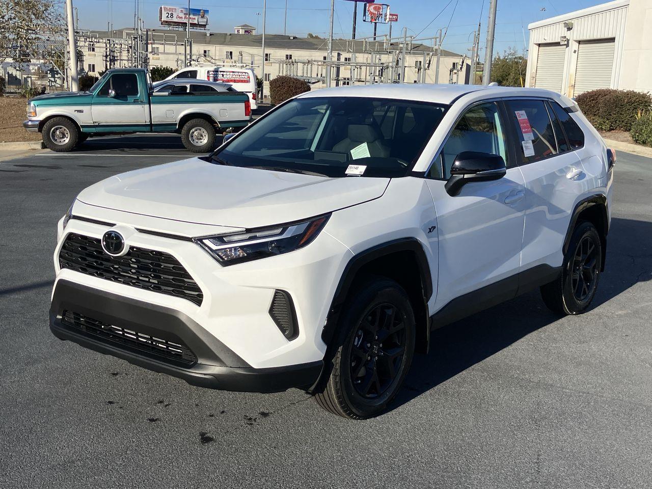 2025 Toyota RAV4 LE's photo