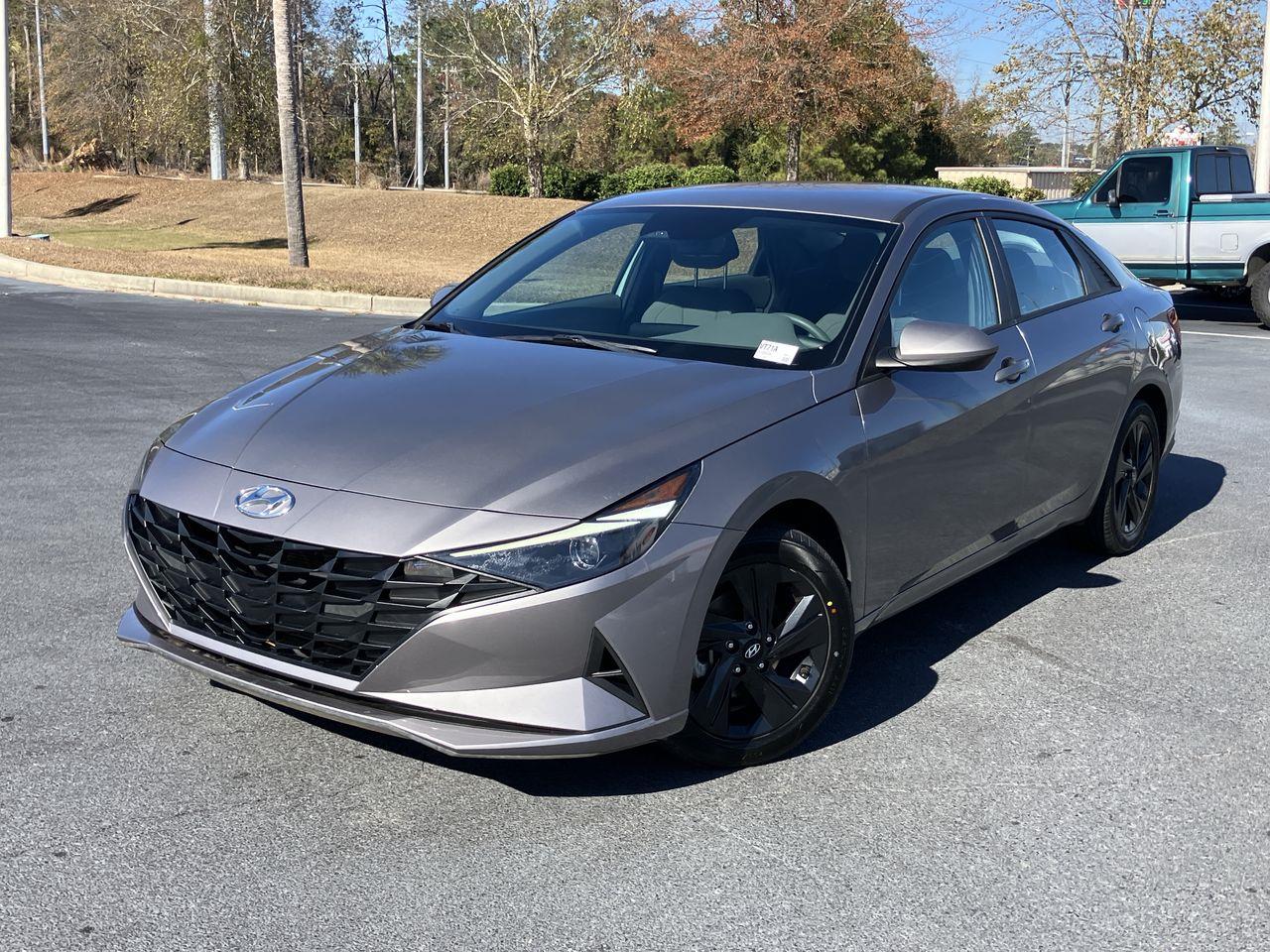 2022 Hyundai Elantra SEL's photo