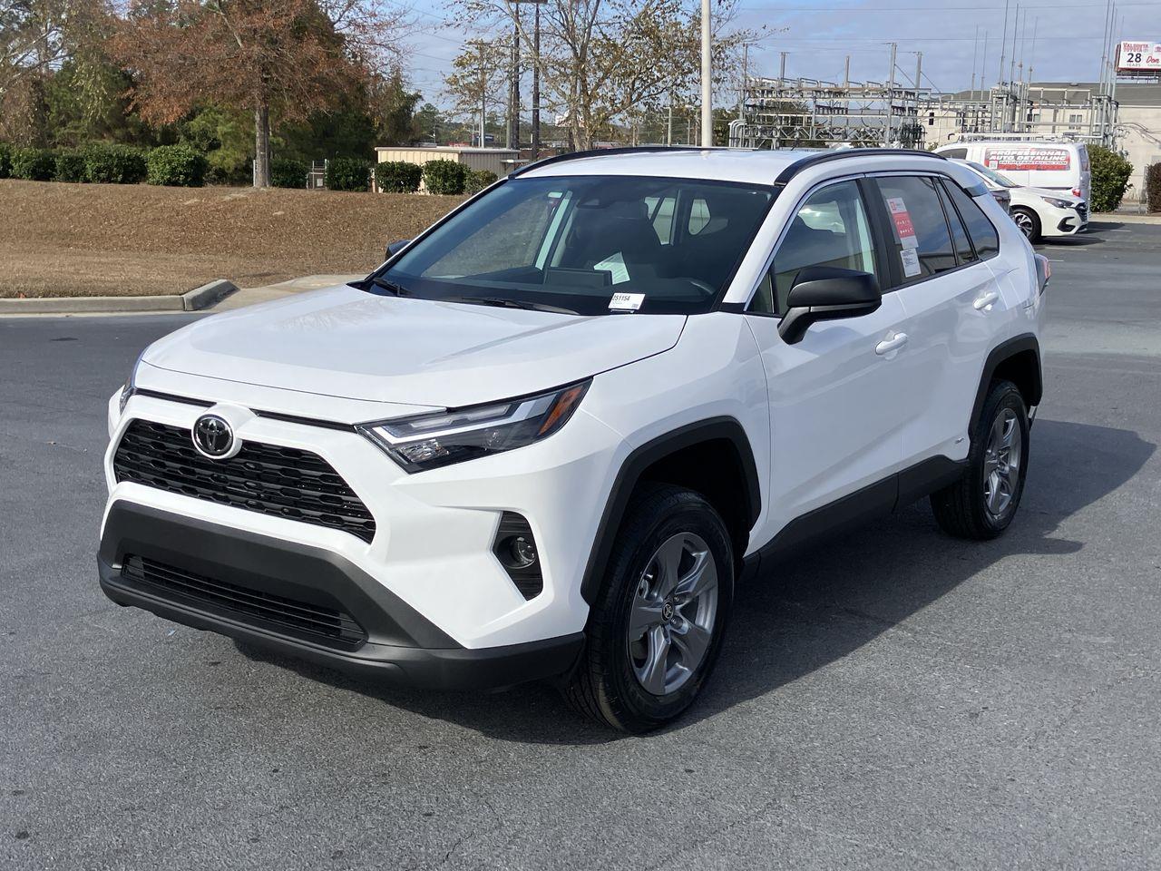 2025 Toyota RAV4 LE's photo