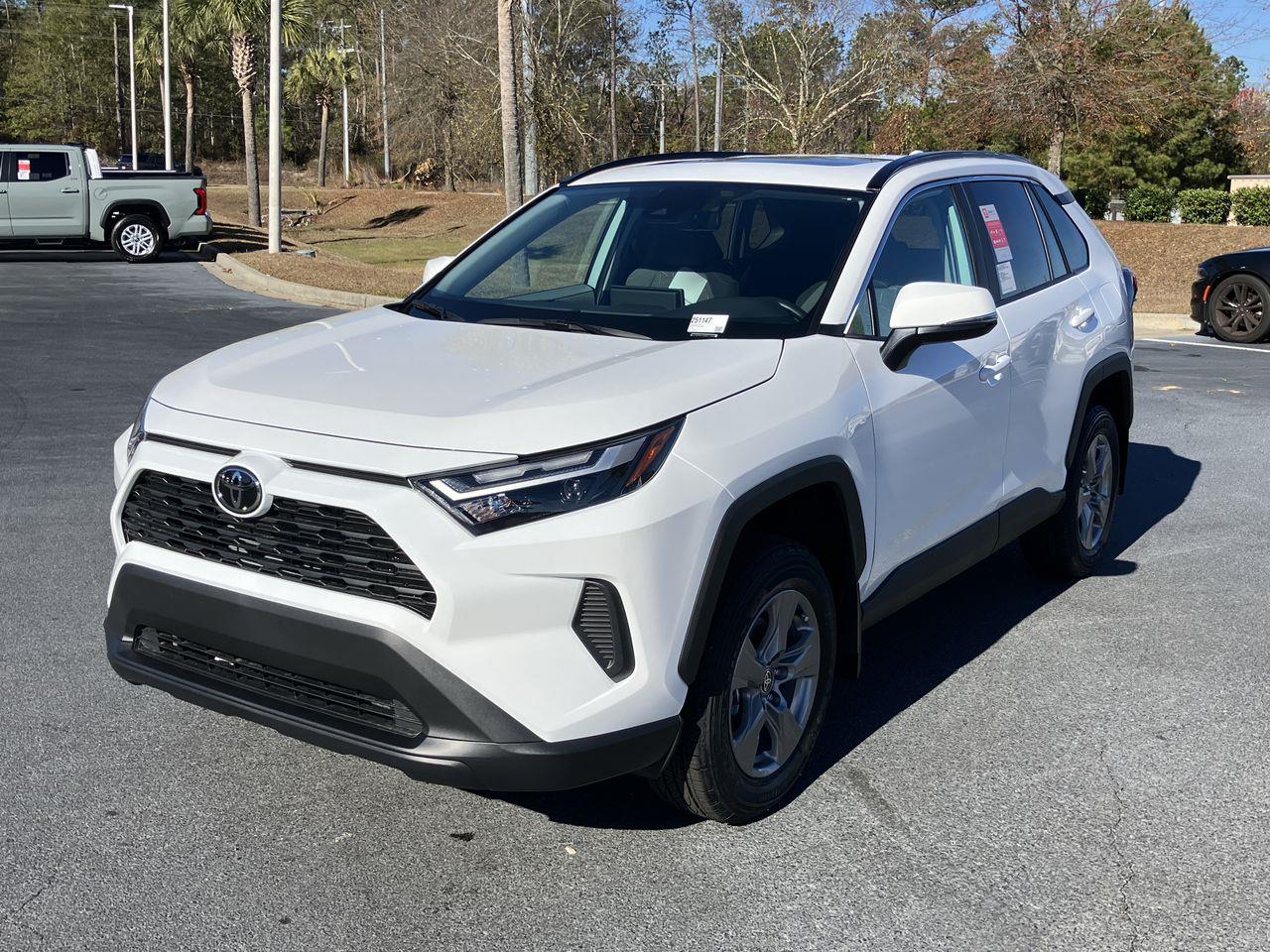 2025 Toyota RAV4 XLE's photo