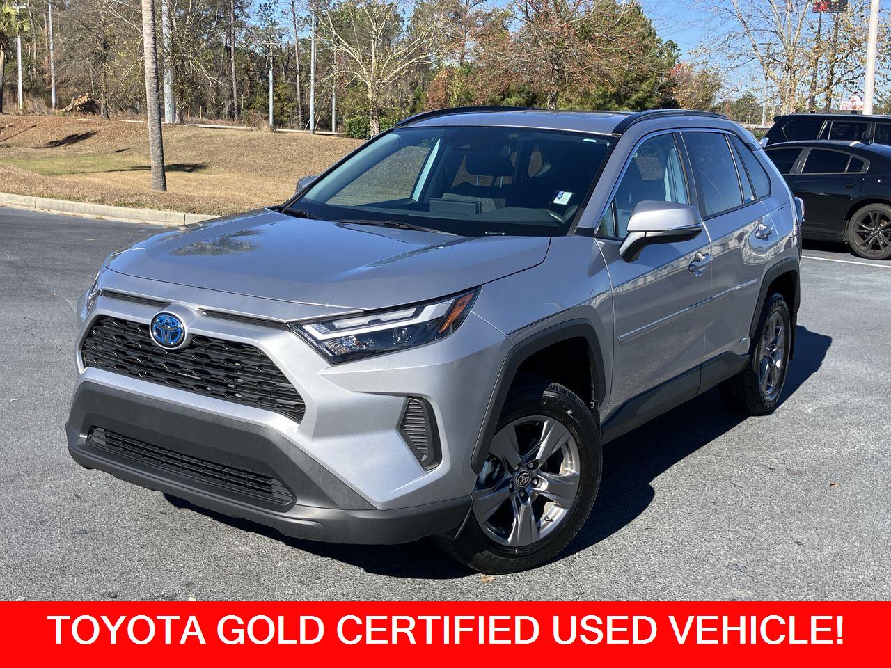 2024 Toyota RAV4 XLE's photo
