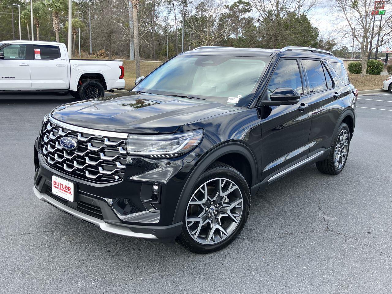 2025 Ford Explorer Platinum's photo