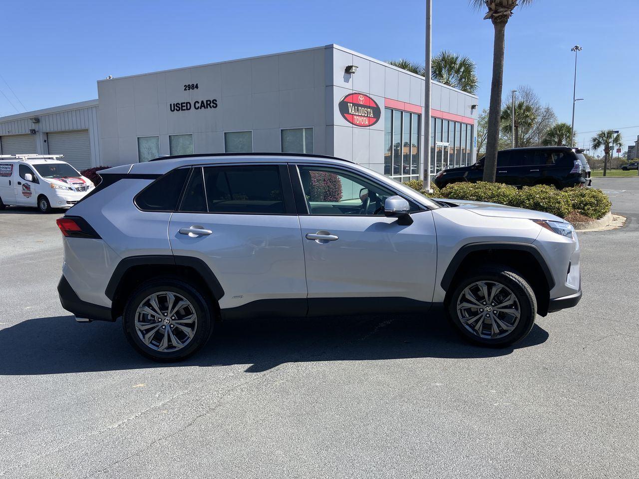 View vehicle photo 6