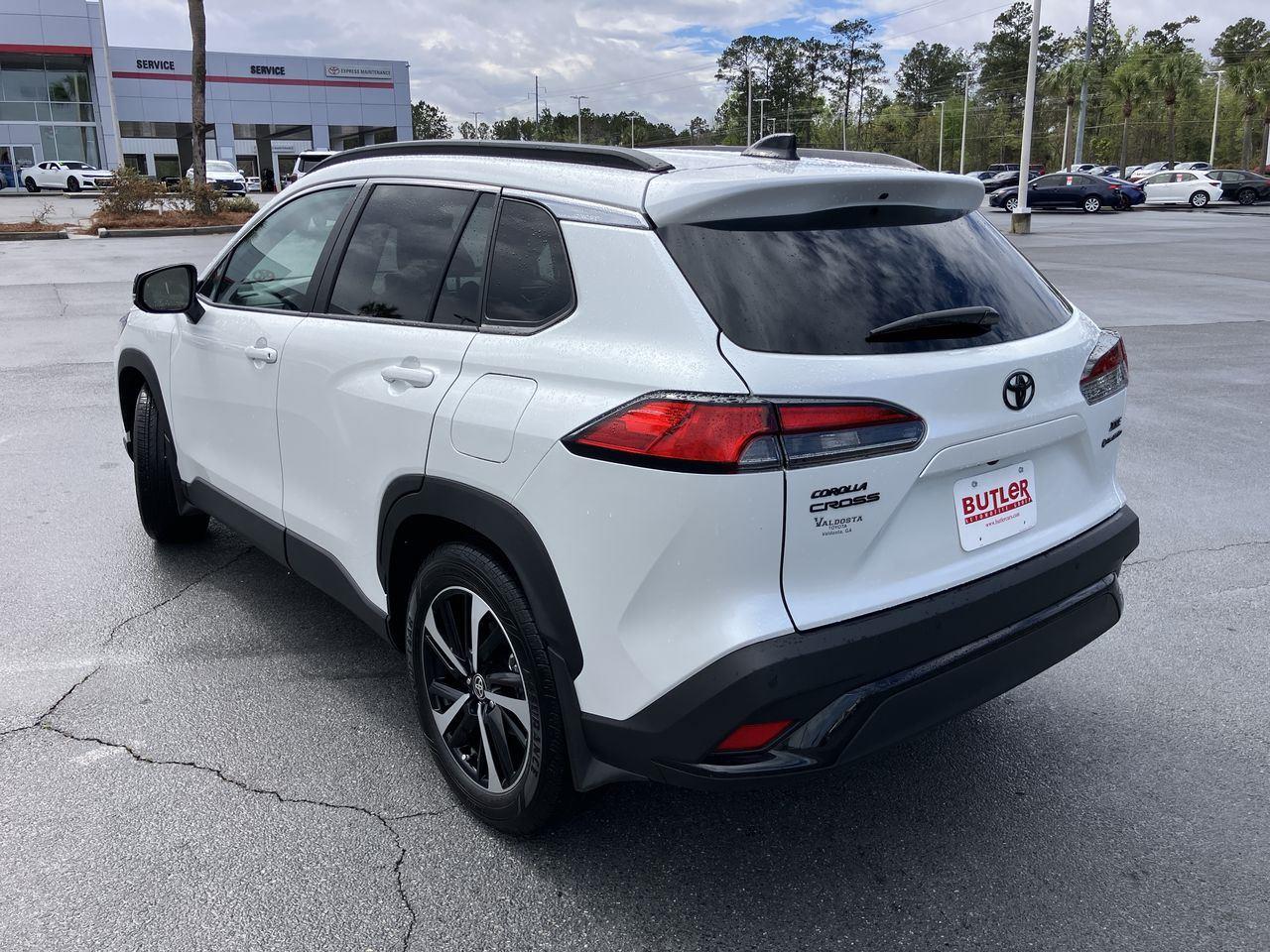 View vehicle photo 3