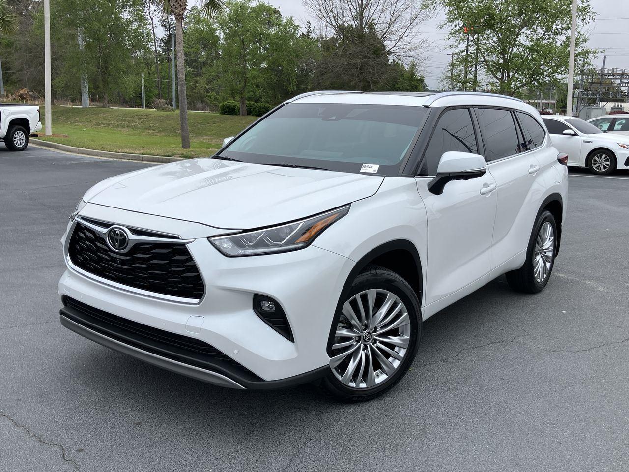 White (Wind Chill Pearl) 2024 Toyota Highlander Platinum FWD SUV / Crossover Front-Wheel Drive 8-Speed Automatic