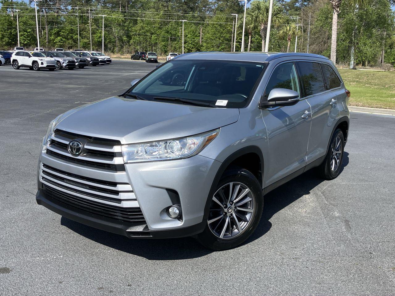 Silver (Celestial Silver Metallic) 2019 Toyota Highlander XLE AWD SUV / Crossover All-Wheel Drive 8-Speed Automatic