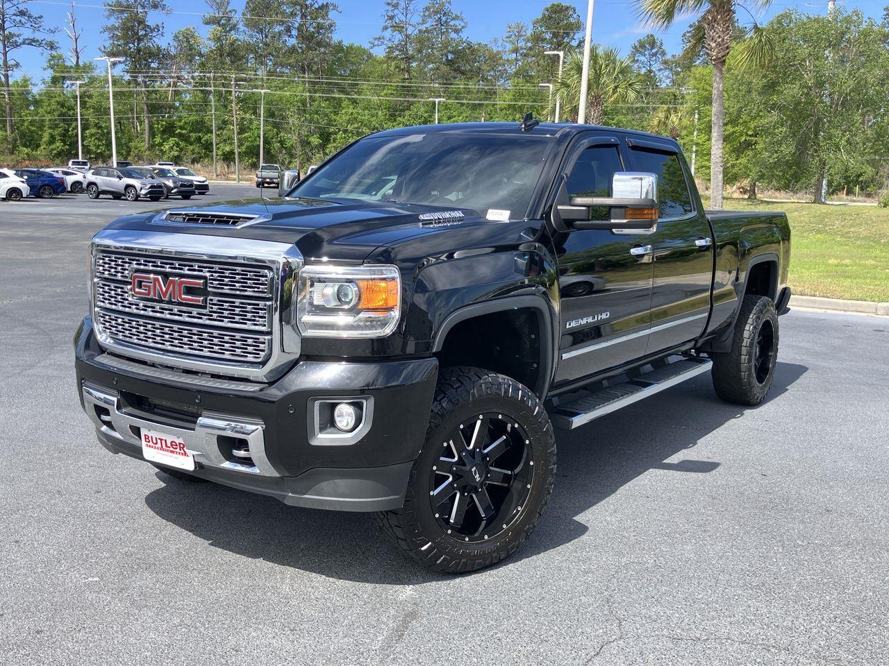 Black (Onyx Black) 2018 GMC Sierra 2500HD Denali Crew Cab SB 4WD Pickup Truck Four-Wheel Drive 6-Speed Automatic