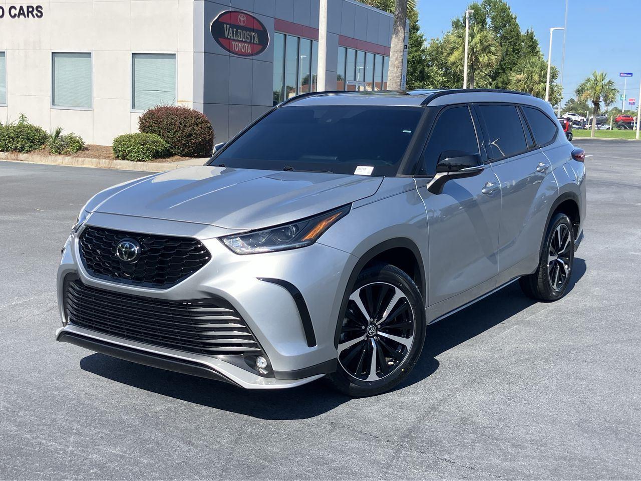 Silver (Celestial Silver Metallic) 2022 Toyota Highlander SUV / Crossover All-Wheel Drive 8-Speed Automatic