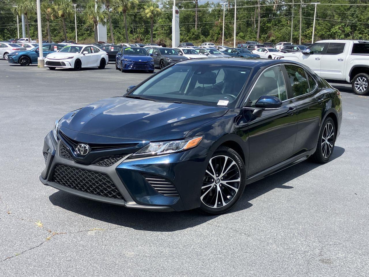  2019 Toyota Camry SE FWD   