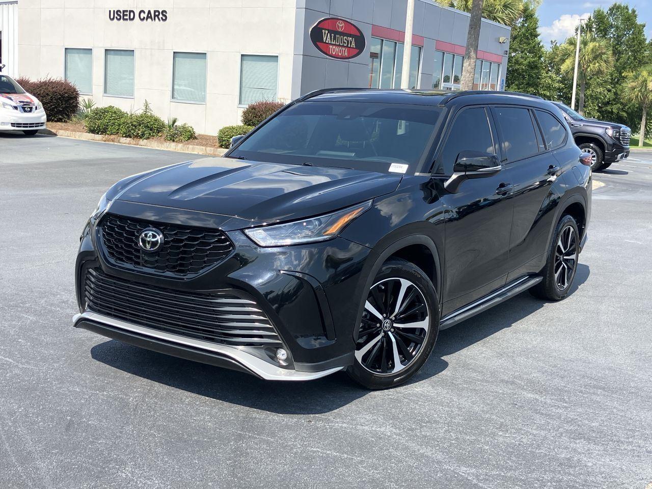 Black (Midnight Black Metallic) 2022 Toyota Highlander SUV / Crossover Front-Wheel Drive 8-Speed Automatic