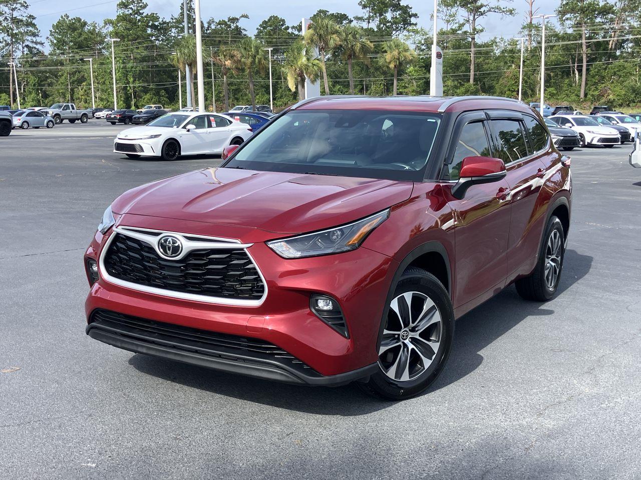 Red (Ruby Flare Pearl) 2022 Toyota Highlander SUV / Crossover Front-Wheel Drive 8-Speed Automatic