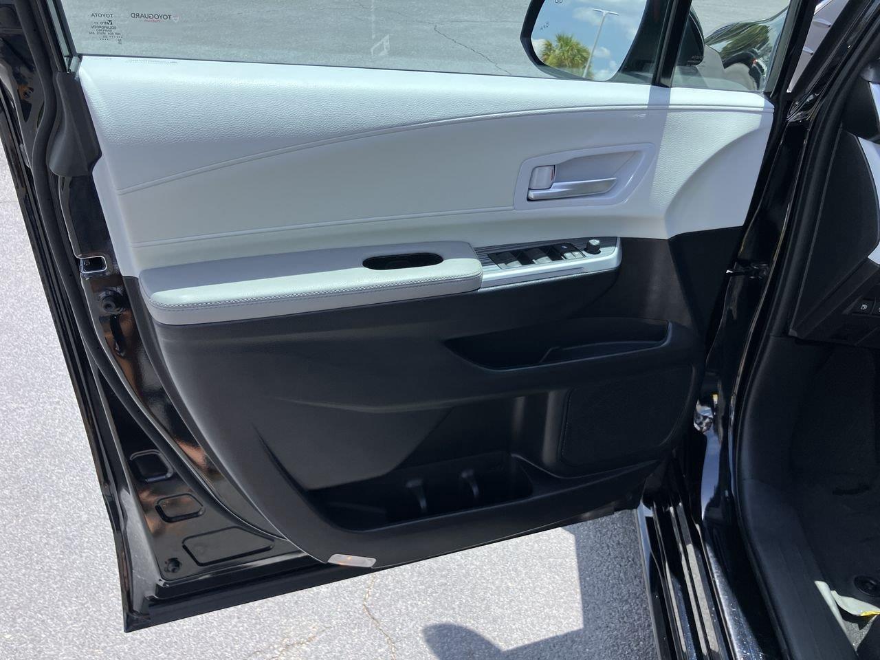 Used 2025 Toyota Sienna Van