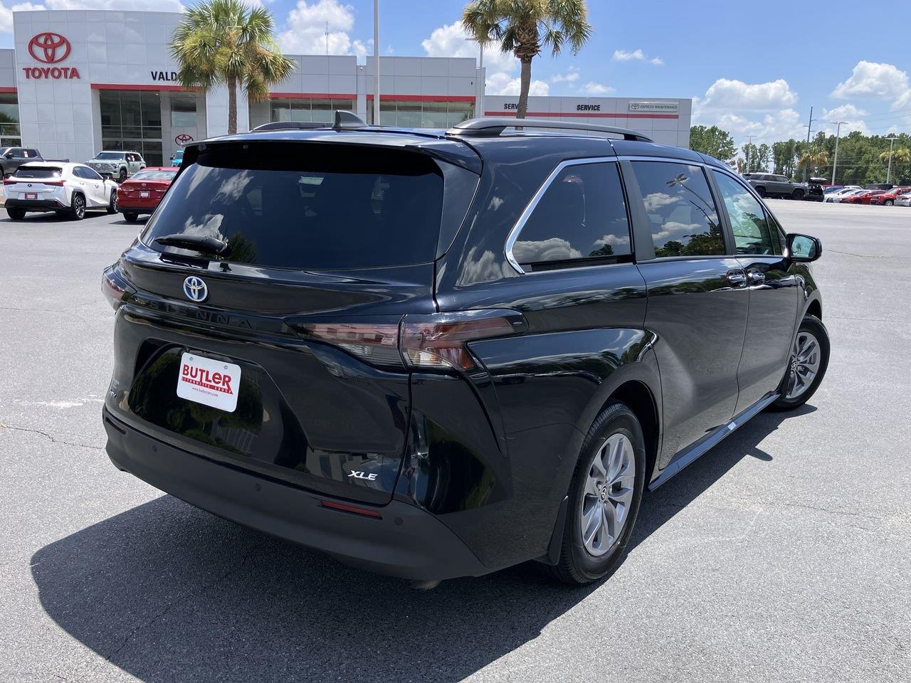 View vehicle photo 5