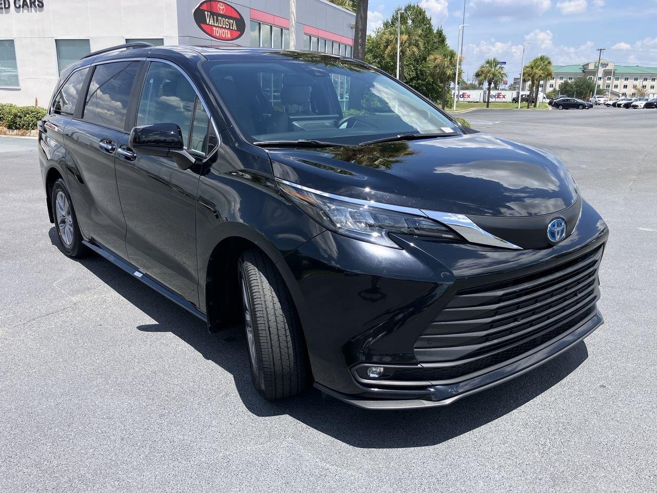 View vehicle photo 7