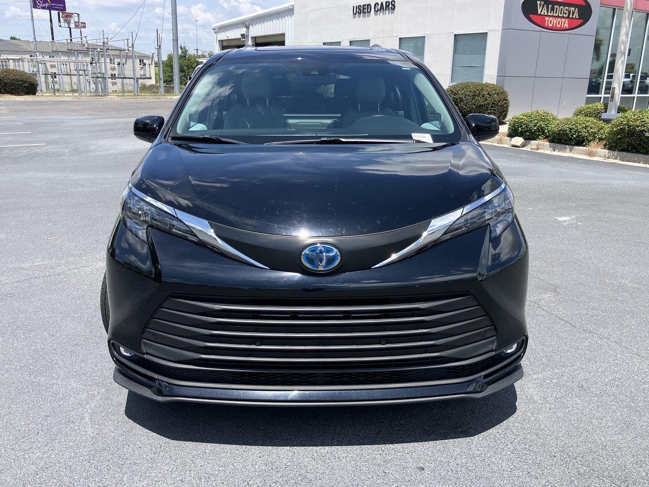 Used 2025 Toyota Sienna Van
