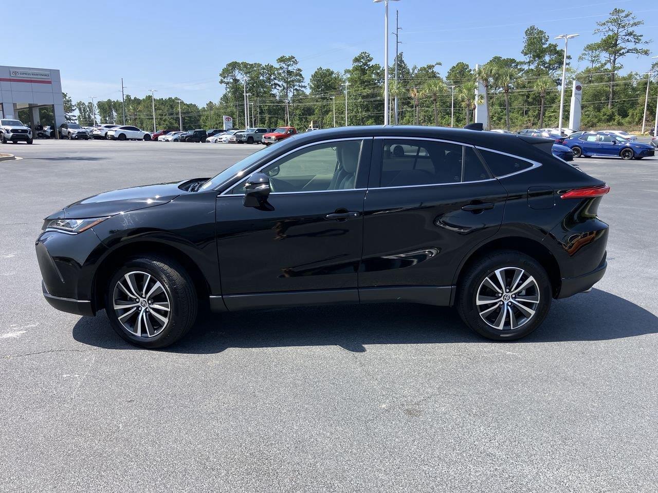 2022 Toyota Venza LE - Photo 2