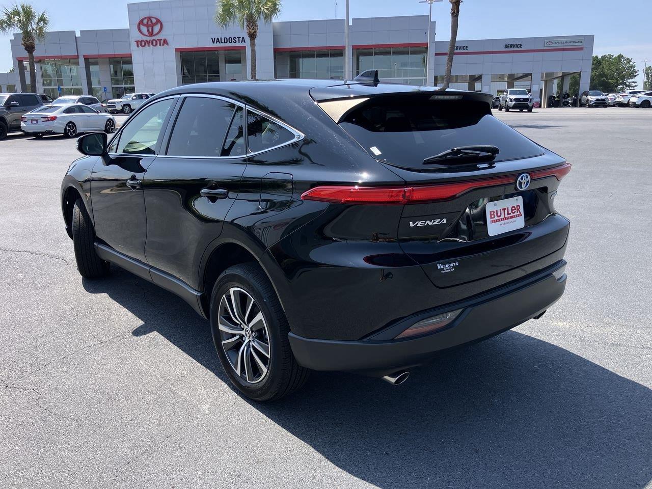 2022 Toyota Venza LE - Photo 3