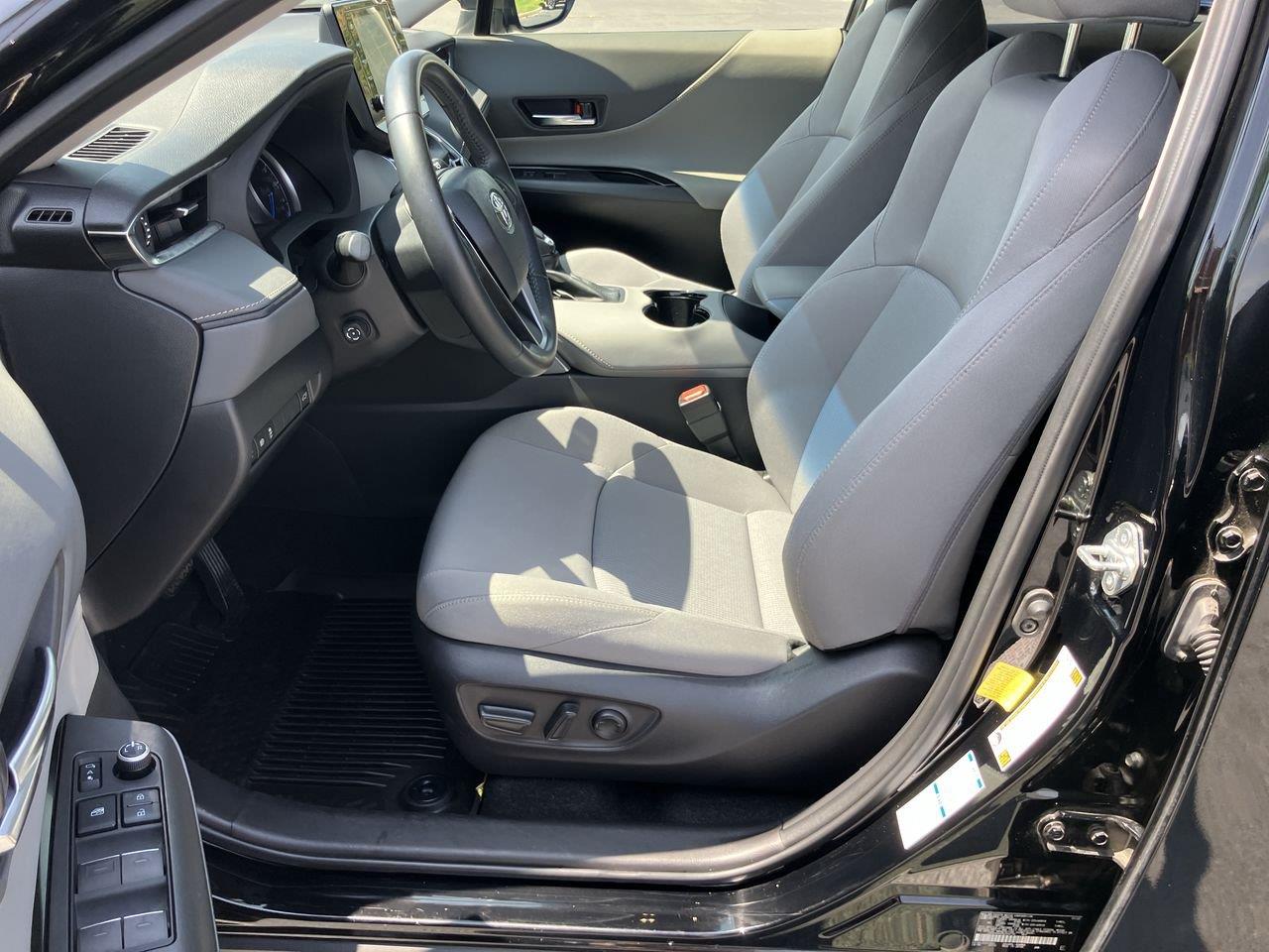 2022 Toyota Venza LE - Photo 12