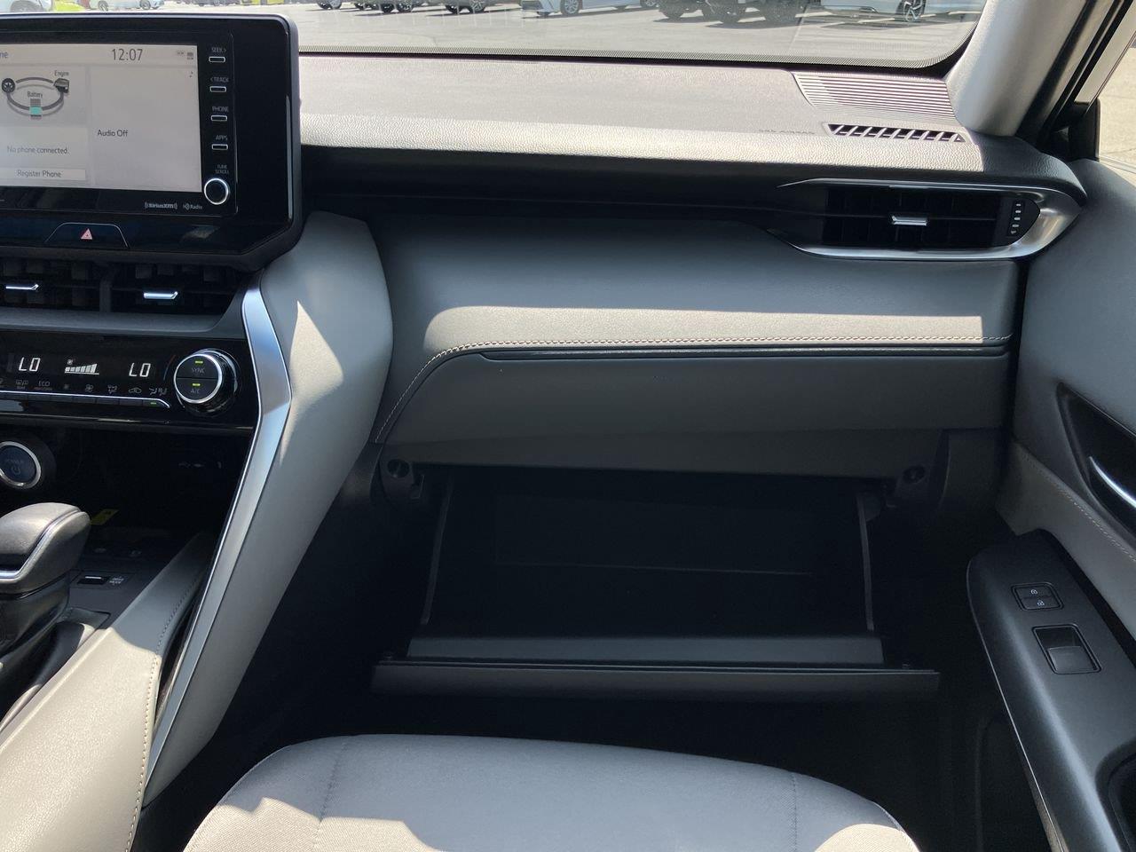 2022 Toyota Venza LE - Photo 15