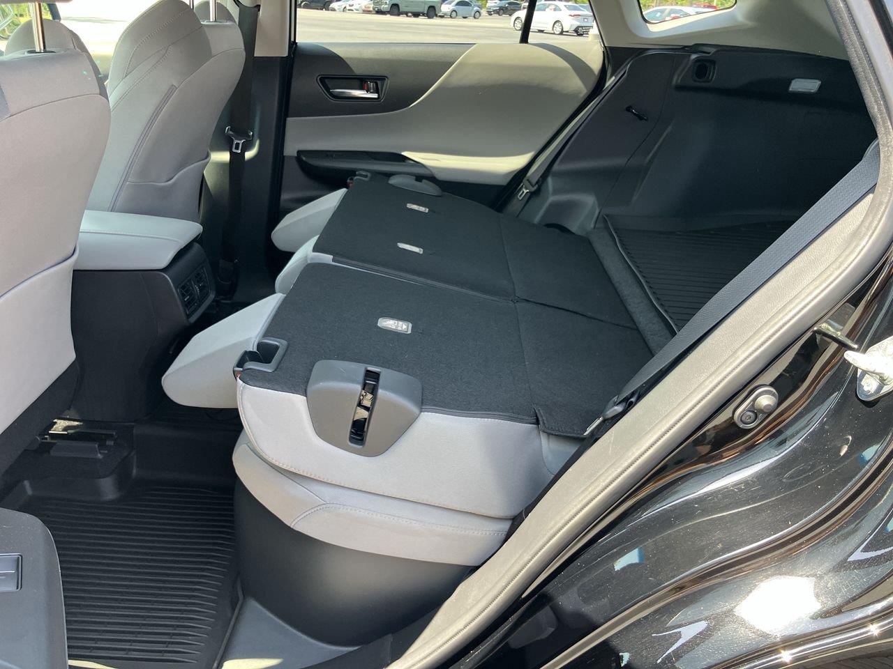 2022 Toyota Venza LE - Photo 23