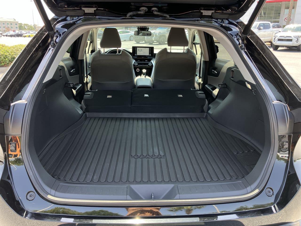 2022 Toyota Venza LE - Photo 25