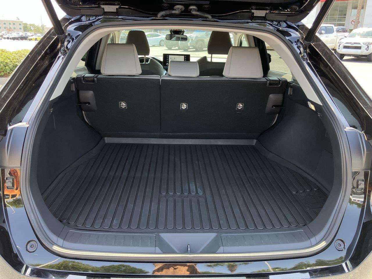 2022 Toyota Venza LE - Photo 26