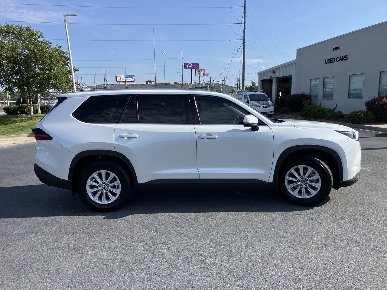 View vehicle photo 6