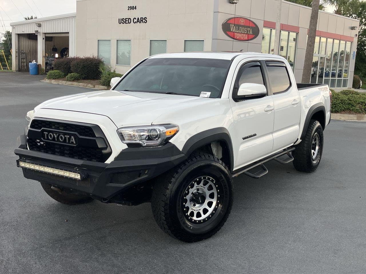 White (Super White) 2017 Toyota Tacoma Pickup Truck Four-Wheel Drive 6-Speed Automatic