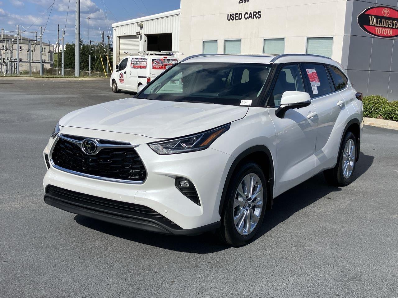 White (Wind Chill Pearl) 2026 Toyota Highlander SUV / Crossover All-Wheel Drive Automatic