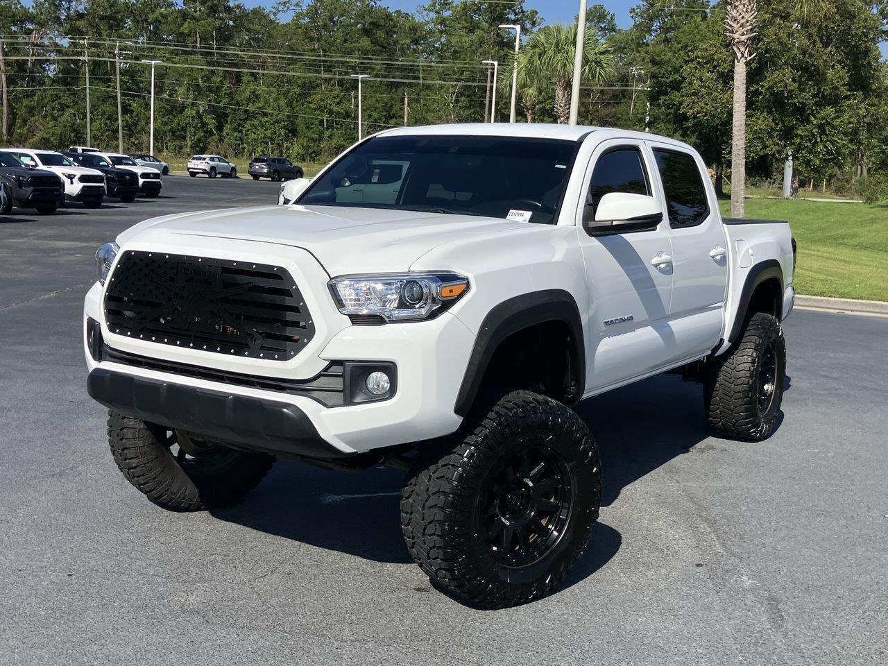 White (Super White) 2017 Toyota Tacoma Pickup Truck 4X2 6-Speed Automatic