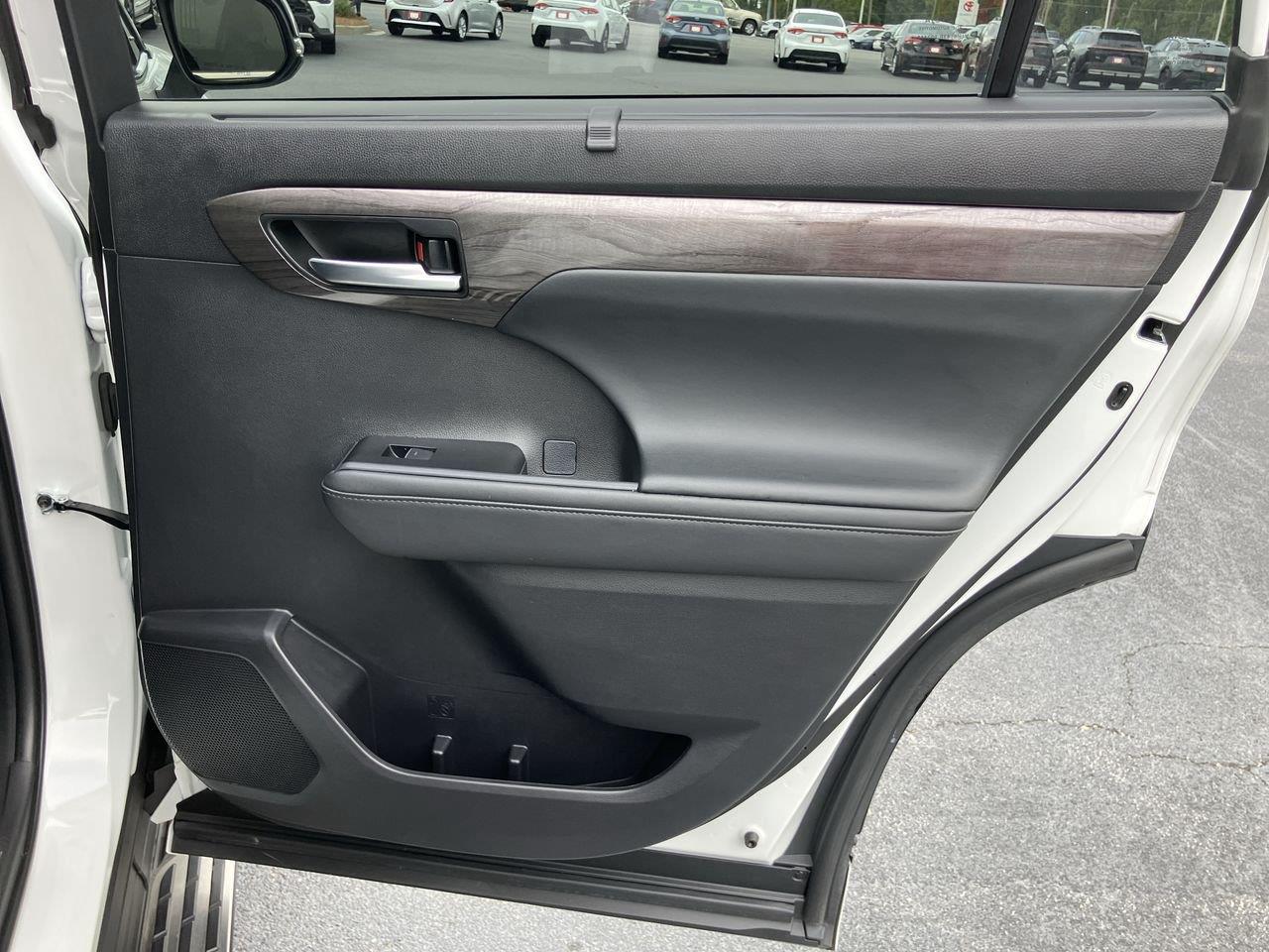 Used 2025 Toyota Highlander SUV
