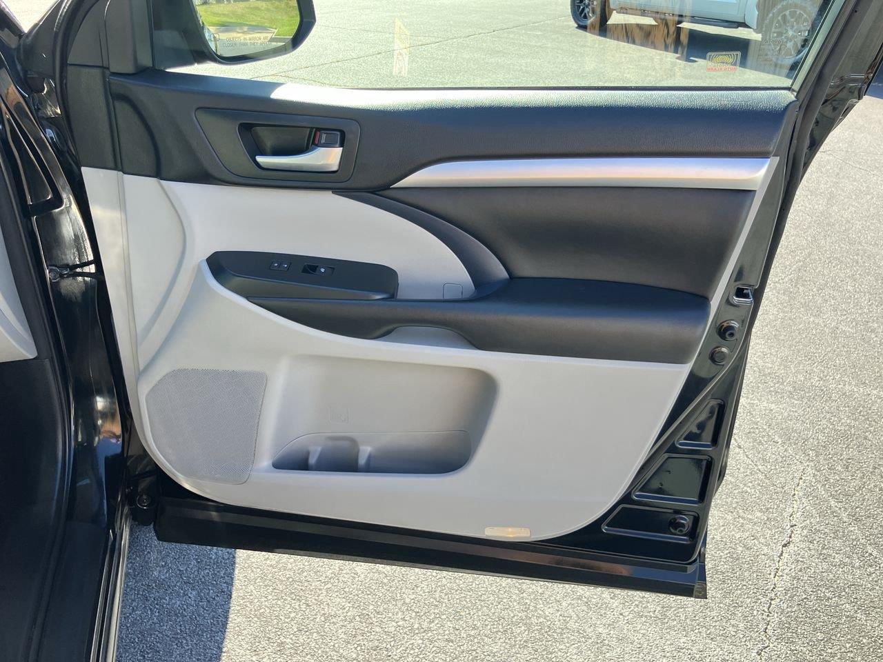 Used 2017 Toyota Highlander SUV
