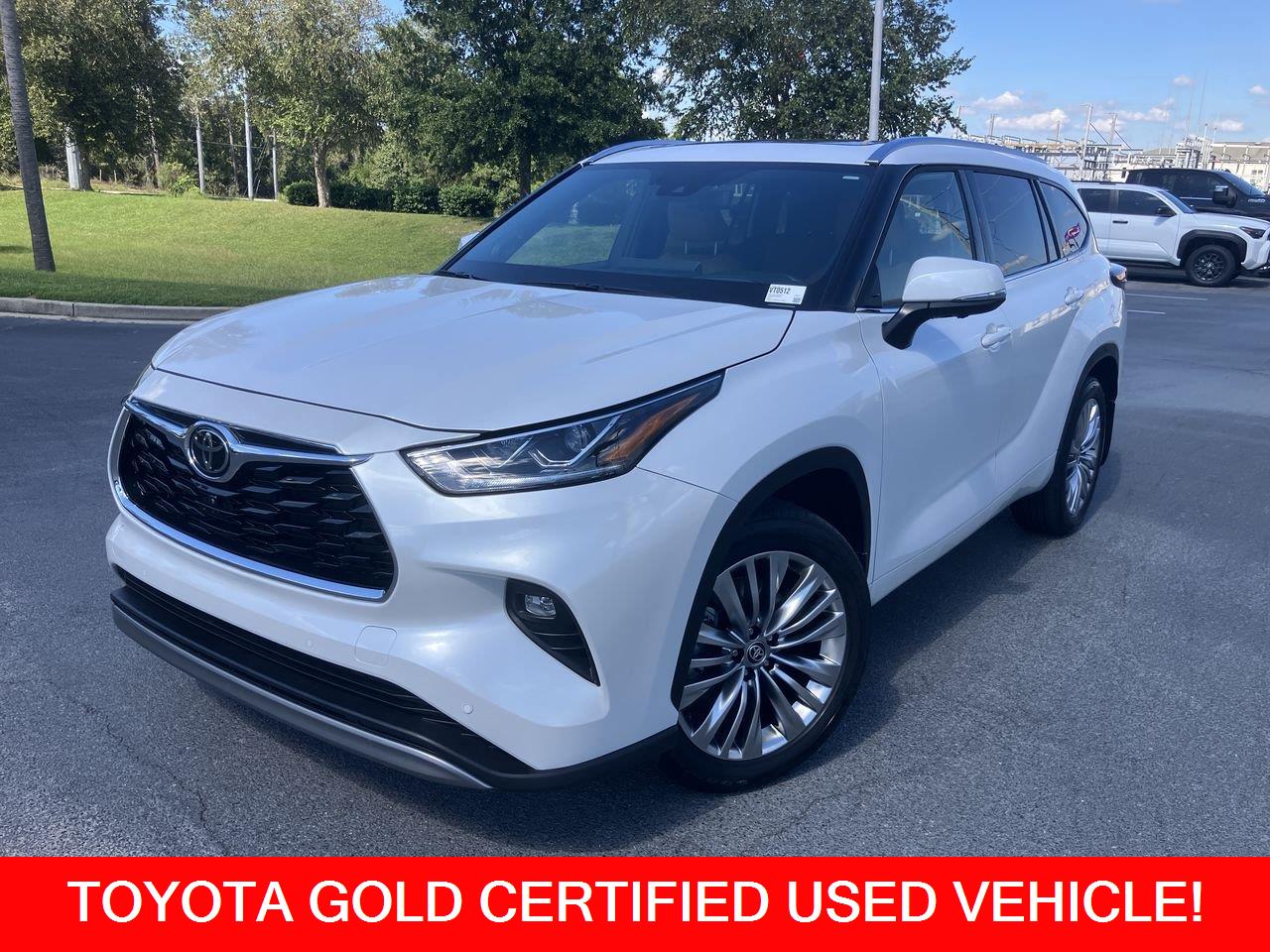 White (Wind Chill Pearl) 2026 Toyota Highlander SUV / Crossover All-Wheel Drive 8-Speed Automatic