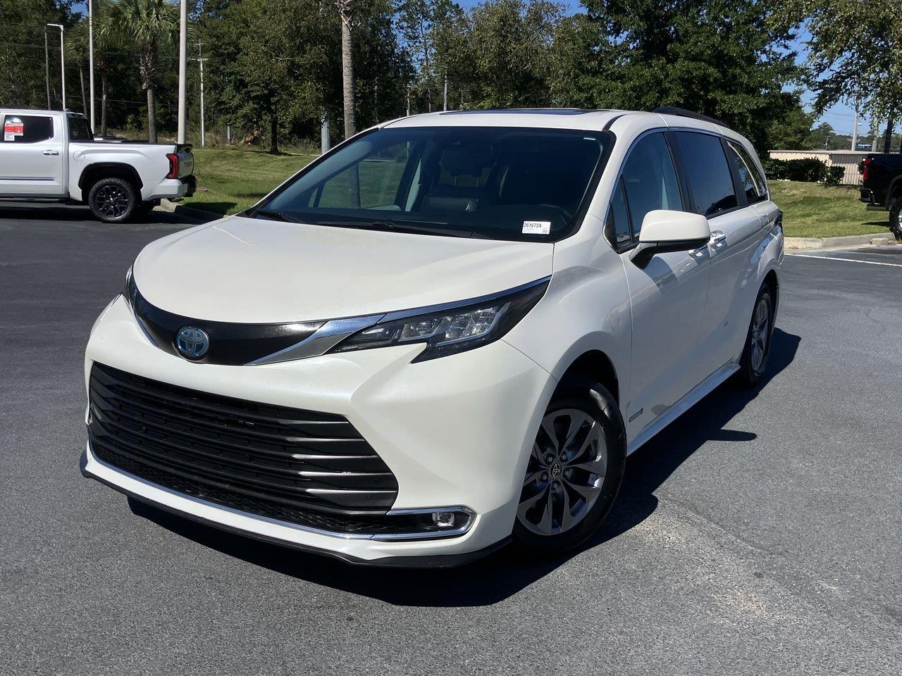 White (Blizzard Pearl) 2021 Toyota Sienna Minivan All-Wheel Drive Continuously Variable Transmission