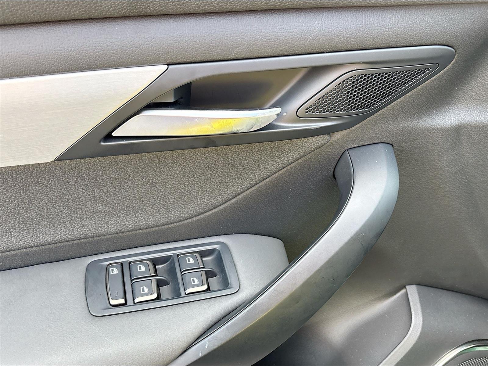 2025 VinFast VF 8 Plus