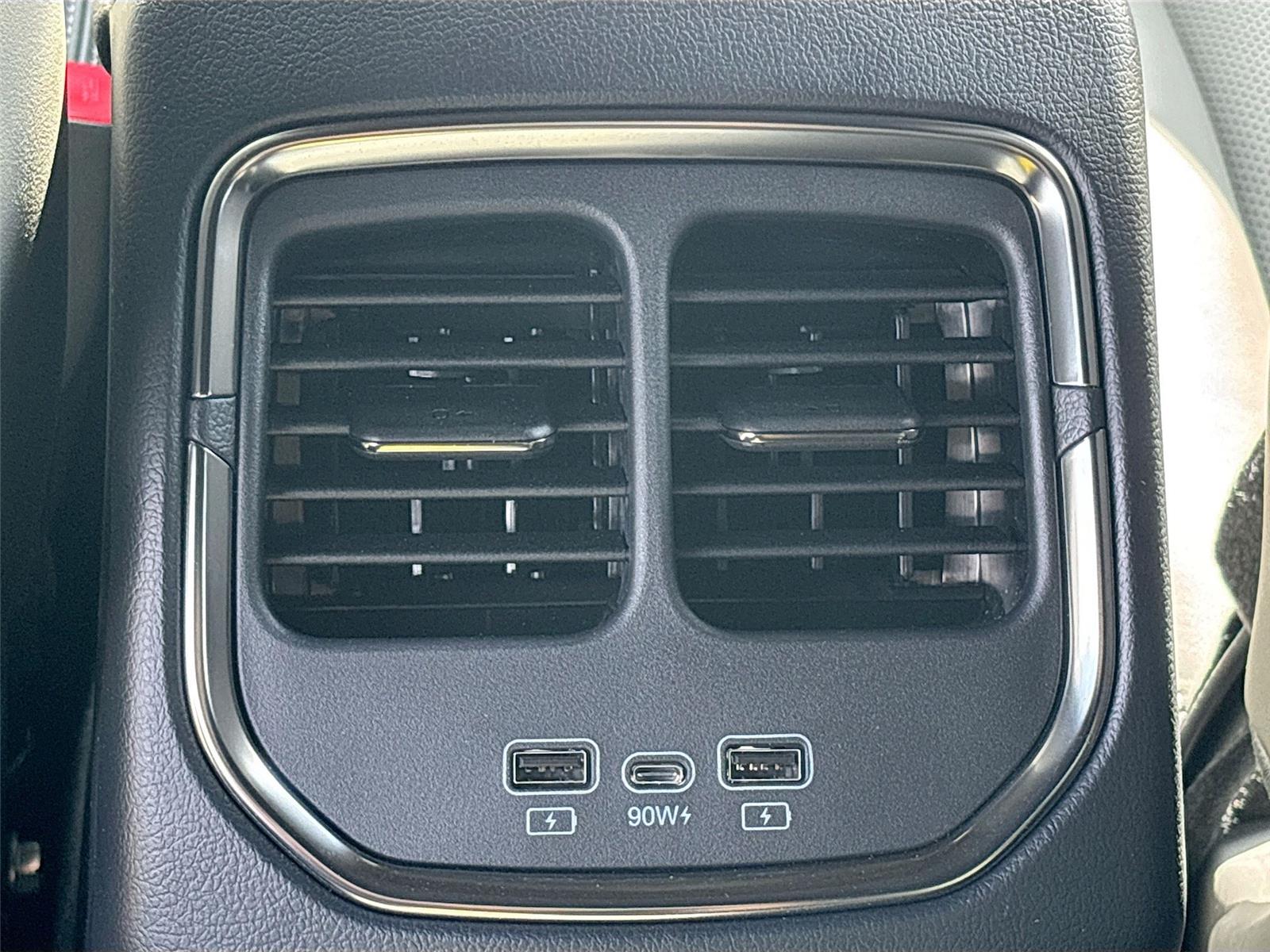 2025 VinFast VF 8 Plus