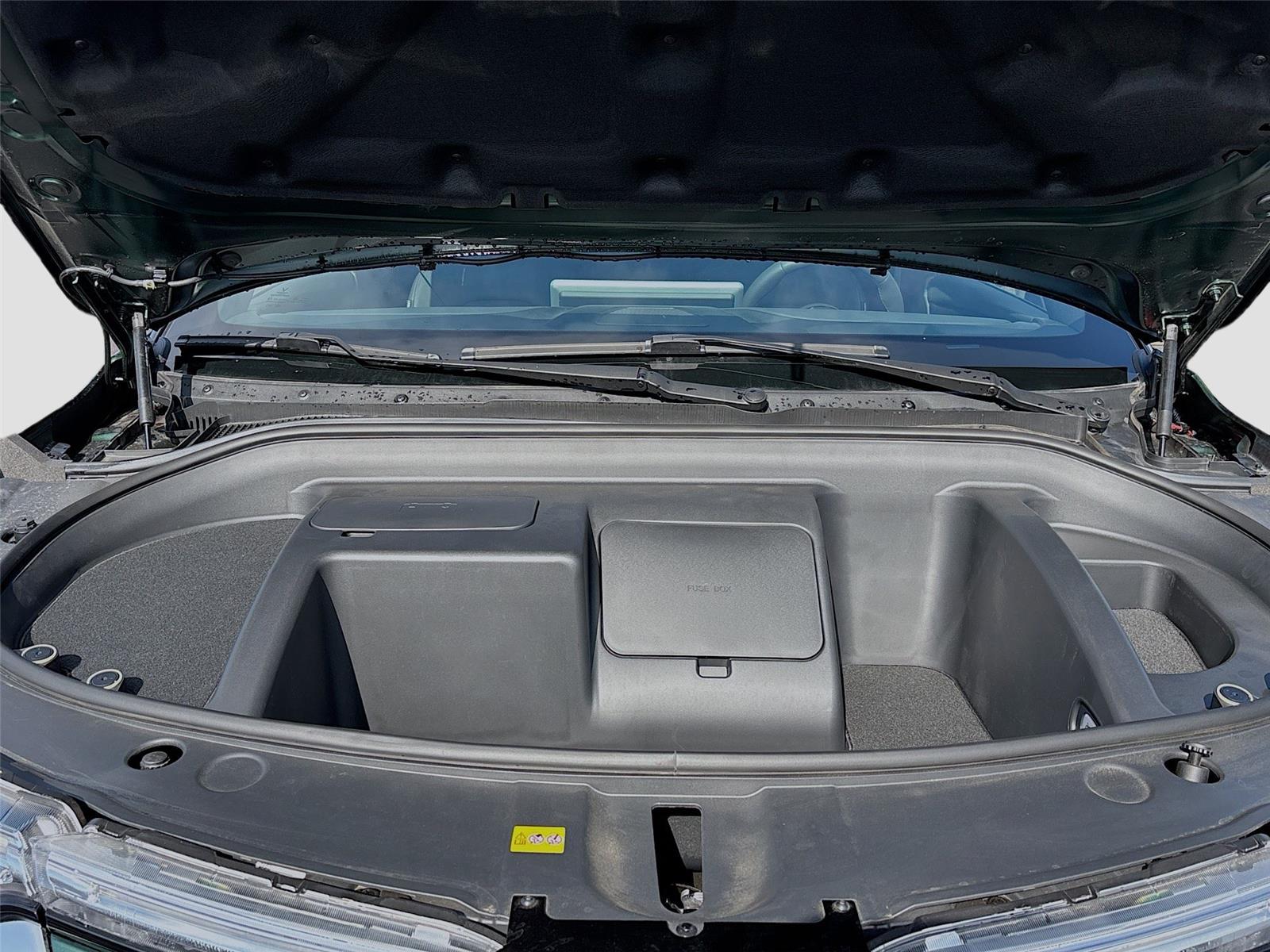 2025 VinFast VF 8 Plus