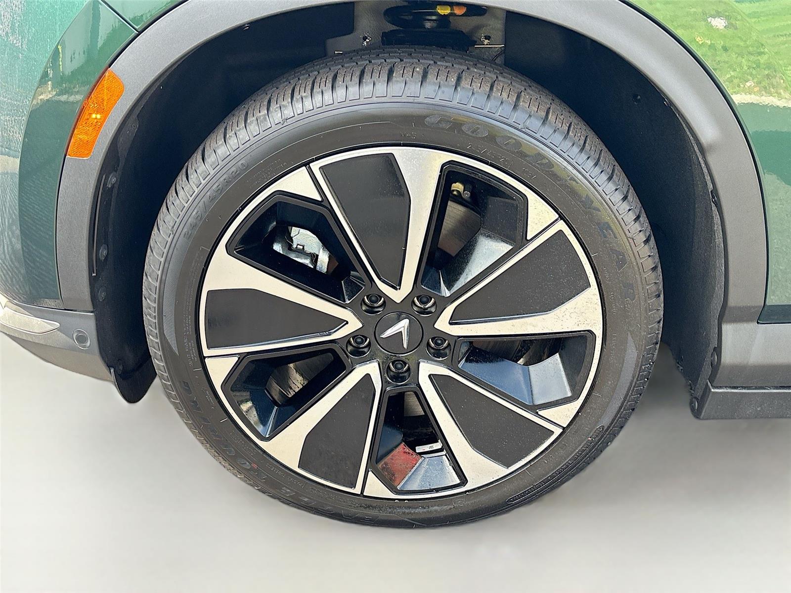 2025 VinFast VF 8 Plus