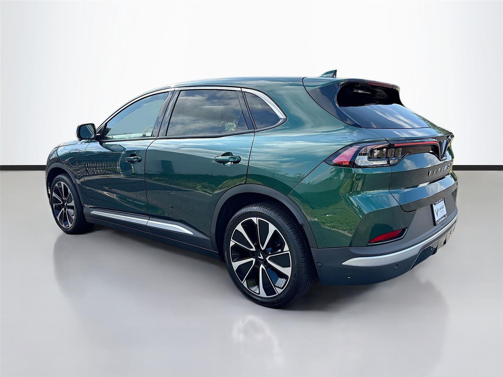 2025 VinFast VF 8 Plus