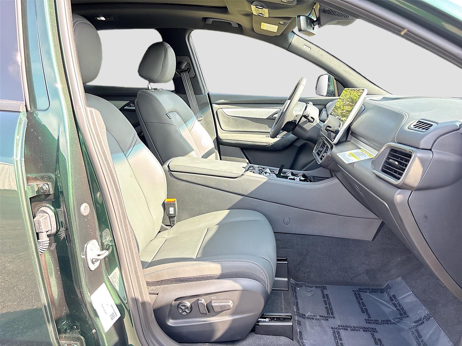 2025 VinFast VF 8 Plus